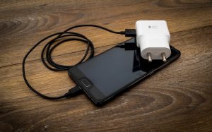 Le Parlement européen exige le chargeur universel